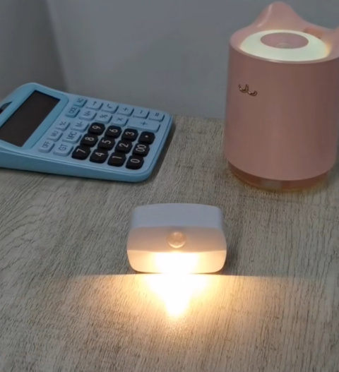 Lampka Nocna LED z Czujnikiem Ruchu Barwa Ciepła Lampka Nocna LED z Czujnikiem Ruchu Barwa Ciepła